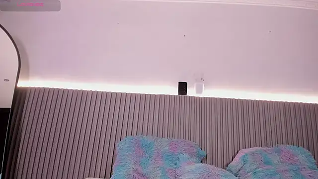 Snapshot of valentina_lux chatting on January 2026 07:06:02 PM valentina lux online show from January 2026 07:06:02 PM