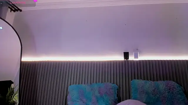 Snapshot of valentina_lux chatting on February 2026 07:29:02 PM valentina lux online show from February 2026 07:29:02 PM