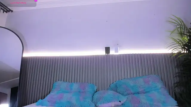 Snapshot of valentina_lux chatting on February 2026 07:08:01 PM valentina lux online show from February 2026 07:08:01 PM