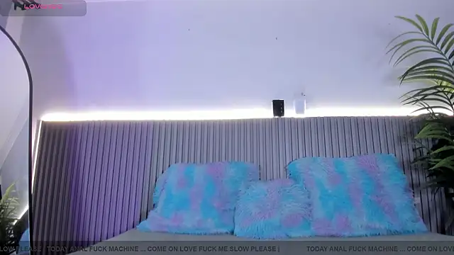 Snapshot of valentina_lux chatting on February 2026 07:11:01 PM valentina lux online show from February 2026 07:11:01 PM