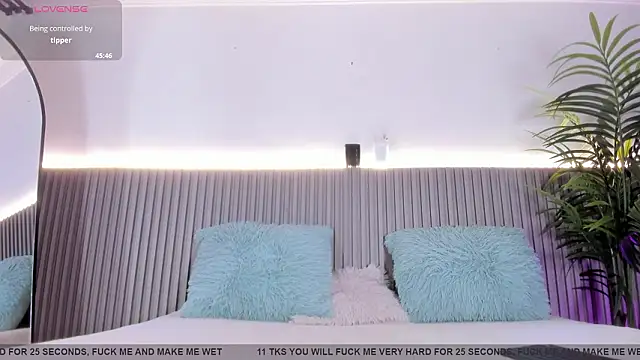 Snapshot of valentina_lux chatting on March 2026 07:22:02 PM valentina lux online show from March 2026 07:22:02 PM