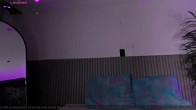 Snapshot of valentina_lux chatting on March 2026 07:31:01 PM valentina lux online show from March 2026 07:31:01 PM