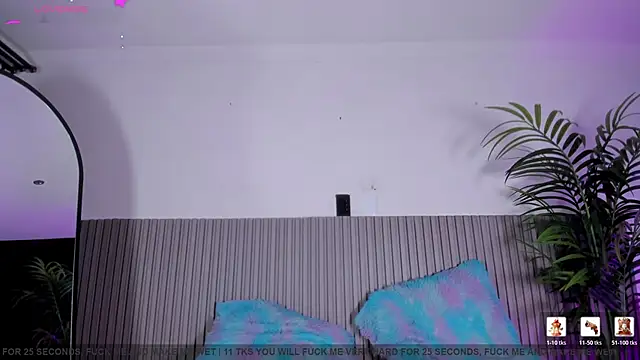 Snapshot of valentina_lux chatting on March 2026 07:17:01 PM valentina lux online show from March 2026 07:17:01 PM