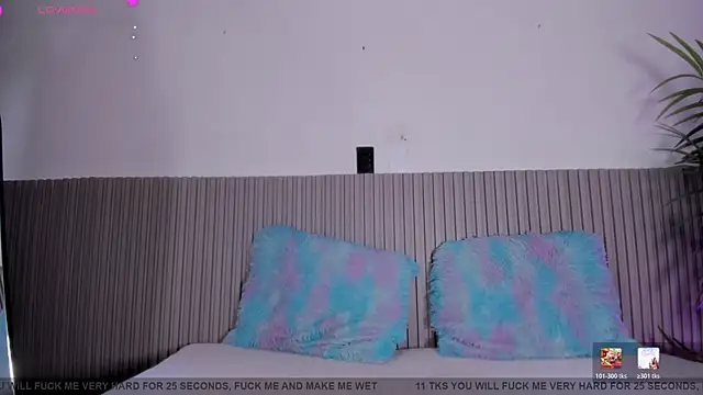 Snapshot of valentina_lux chatting on March 2026 08:42:01 PM valentina lux online show from March 2026 08:42:01 PM