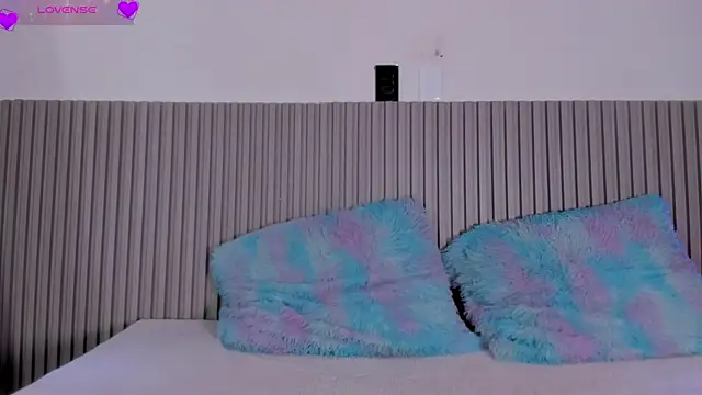 Snapshot of valentina_lux chatting on April 2026 07:15:01 PM valentina lux online show from April 2026 07:15:01 PM