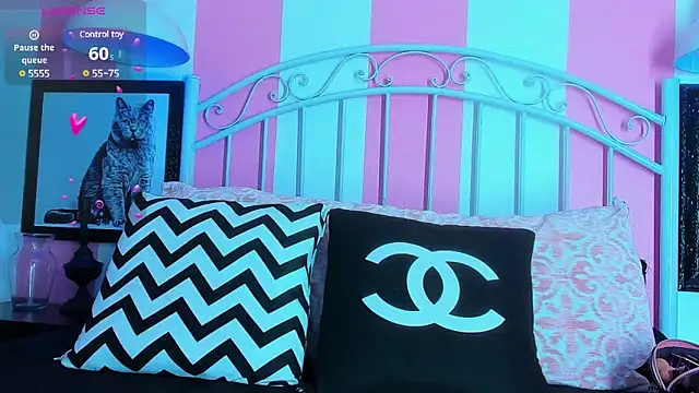 Snapshot of Liah_Grey8 chatting on January 2025 08:54:01 PM Liah Grey8 online show from January 2025 08:54:01 PM