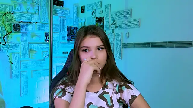 EvaThopson online show from September 2025 11:59:02 AM