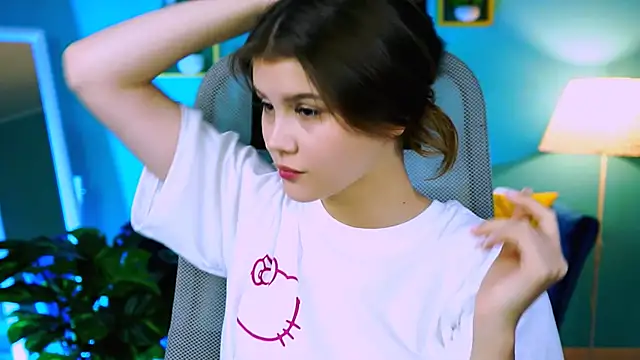 EvaThopson online show from October 2025 12:06:01 PM