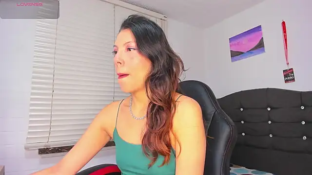 Selenakyle92  online show from September 2025 08:20:02 PM