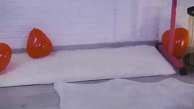 lylylovesyou online show from February 2025 10:09:02 AM