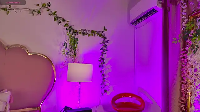 NahiaraReina online show from May 2026 01:40:01 PM