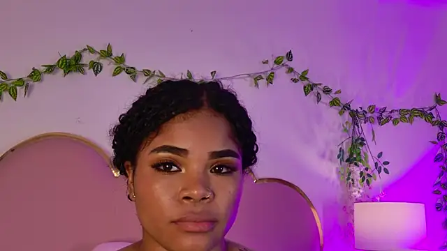 NahiaraReina online show from May 2026 01:49:02 PM