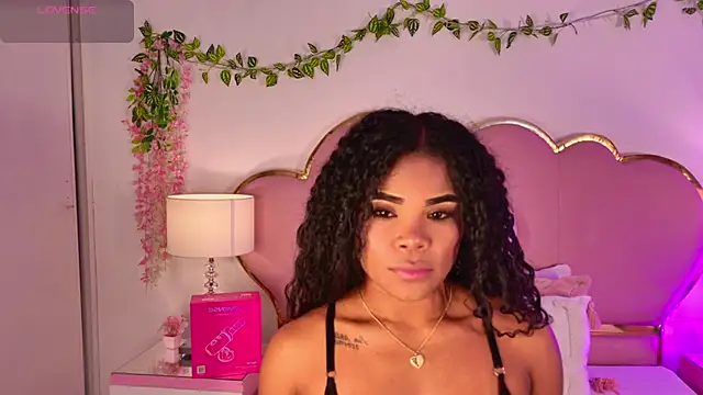 NahiaraReina online show from May 2026 01:29:02 PM