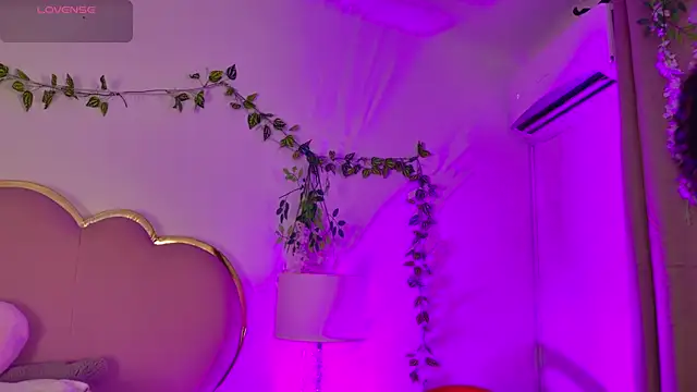 NahiaraReina online show from May 2026 01:52:02 PM
