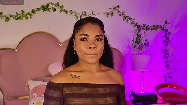 NahiaraReina online show from May 2026 01:42:02 PM