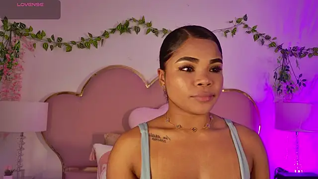 Snapshot of NahiaraReina chatting on June 2026 01:46:01 PM NahiaraReina online show from June 2026 01:46:01 PM