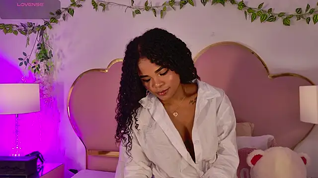 Snapshot of NahiaraReina chatting on June 2026 02:33:01 PM NahiaraReina online show from June 2026 02:33:01 PM