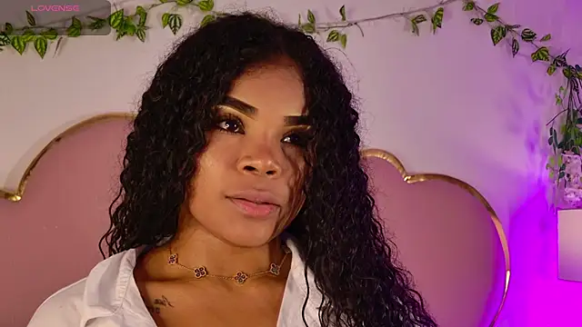 Snapshot of NahiaraReina chatting on June 2026 01:34:02 PM NahiaraReina online show from June 2026 01:34:02 PM
