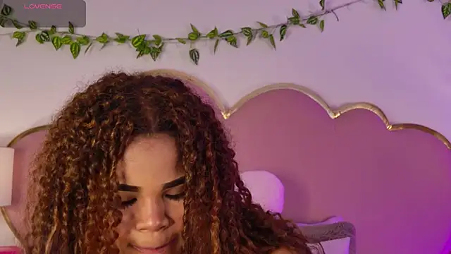 Snapshot of NahiaraReina chatting on June 2026 01:30:01 PM NahiaraReina online show from June 2026 01:30:01 PM