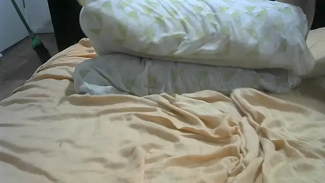 Snapshot of Bahitwife33 chatting on February 2026 01:35:02 AM Bahitwife33 online show from February 2026 01:35:02 AM