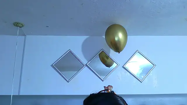 EileenBenzon online show from April 2026 05:01:02 AM