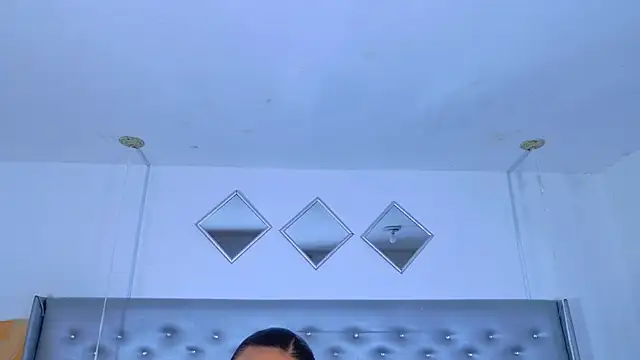 EileenBenzon online show from May 2026 01:39:01 PM