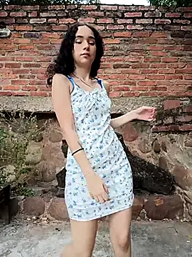 sweet outdoor charm online show from March 2026 07:53:02 PM