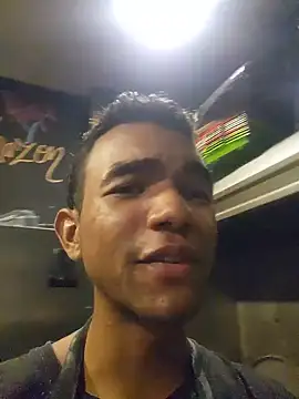 Reynold2608 online show from May 2026 09:55:01 PM
