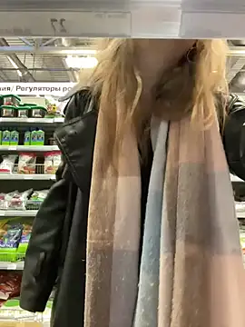 Snapshot of Sunny___Bunny chatting on November 2025 06:41:02 AM Sunny Bunny online show from November 2025 06:41:02 AM