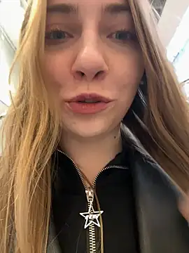 Snapshot of Sunny___Bunny chatting on December 2025 10:09:02 AM Sunny Bunny online show from December 2025 10:09:02 AM