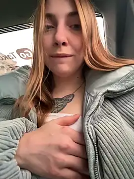 Snapshot of Sunny___Bunny chatting on December 2025 09:18:02 AM Sunny Bunny online show from December 2025 09:18:02 AM