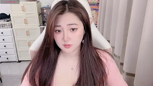 Snapshot of Stars_Elyn chatting on May 2026 12:58:01 PM Stars Elyn online show from May 2026 12:58:01 PM
