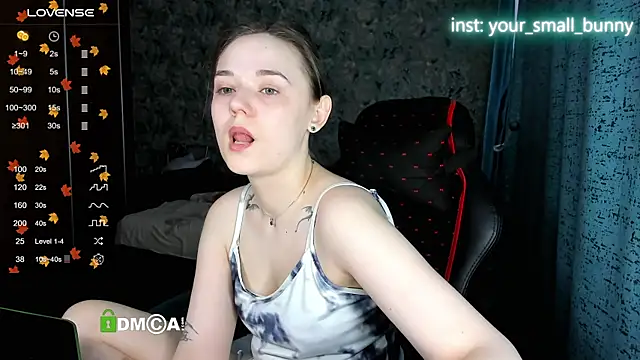 Snapshot of Your_small_bunny chatting on November 2025 04:02:02 AM Your small bunny online show from November 2025 04:02:02 AM
