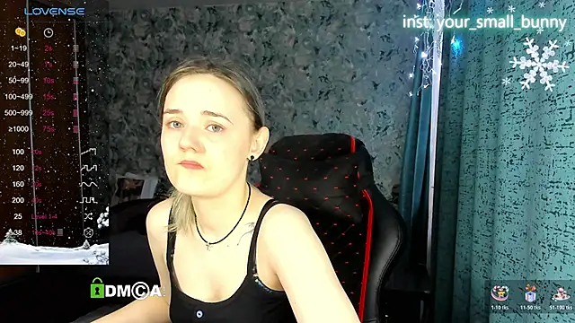 Snapshot of Your_small_bunny chatting on December 2025 03:01:02 AM Your small bunny online show from December 2025 03:01:02 AM