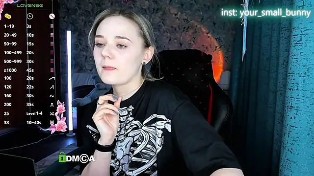 Snapshot of Your_small_bunny chatting on April 2026 02:06:01 AM Your small bunny online show from April 2026 02:06:01 AM