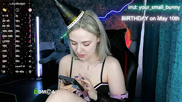 Snapshot of Your_small_bunny chatting on May 2026 02:06:01 AM Your small bunny online show from May 2026 02:06:01 AM