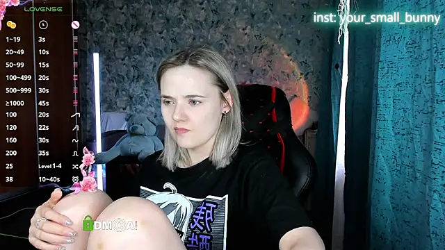 Snapshot of Your_small_bunny chatting on July 2026 06:47:02 AM Your small bunny online show from July 2026 06:47:02 AM