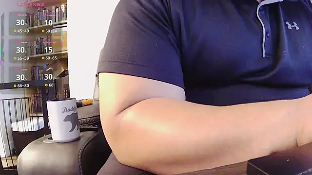 Strong Bear89 online show from October 2025 02:13:01 PM