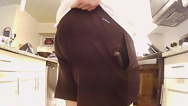 Snapshot of Strong_Bear89 chatting on December 2025 03:06:01 PM Strong Bear89 online show from December 2025 03:06:01 PM