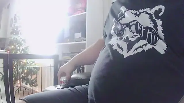 Snapshot of Strong_Bear89 chatting on December 2025 06:58:02 PM Strong Bear89 online show from December 2025 06:58:02 PM