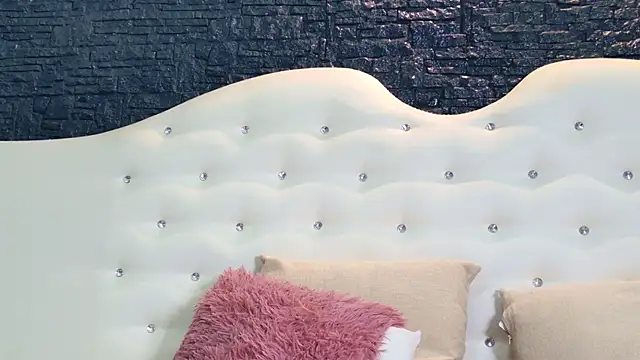 Snapshot of LaurynCopper chatting on January 2025 03:53:02 PM LaurynCopper online show from January 2025 03:53:02 PM