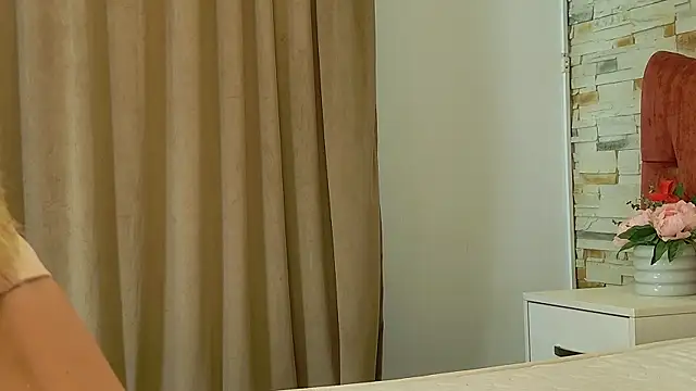 Snapshot of LaurynCopper chatting on September 2025 07:32:02 AM LaurynCopper online show from September 2025 07:32:02 AM