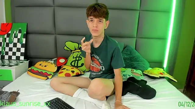 Snapshot of KLAUS_SUNRISE_XX chatting on December 2024 10:35:02 AM KLAUS SUNRISE XX online show from December 2024 10:35:02 AM