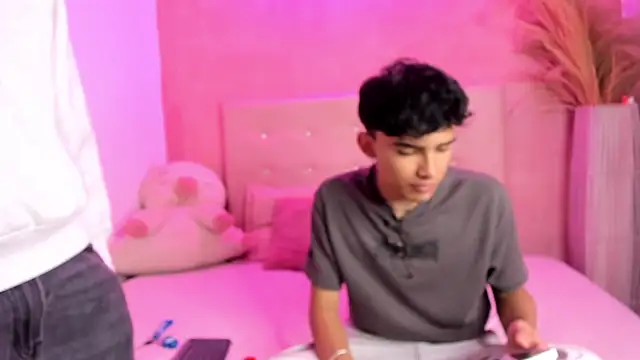 Snapshot of KLAUS_SUNRISE_XX chatting on December 2024 06:33:01 AM KLAUS SUNRISE XX online show from December 2024 06:33:01 AM