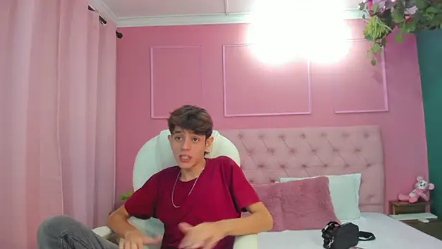 Snapshot of KLAUS_SUNRISE_XX chatting on December 2024 03:06:01 AM KLAUS SUNRISE XX online show from December 2024 03:06:01 AM