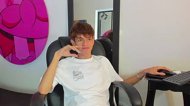 Snapshot of KLAUS_SUNRISE_XX chatting on January 2025 01:08:01 AM KLAUS SUNRISE XX online show from January 2025 01:08:01 AM