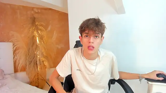 Snapshot of KLAUS_SUNRISE_XX chatting on January 2025 11:29:01 PM KLAUS SUNRISE XX online show from January 2025 11:29:01 PM