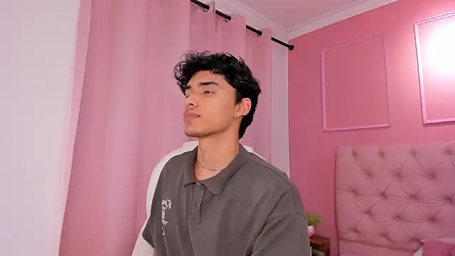 Snapshot of KLAUS_SUNRISE_XX chatting on January 2025 01:37:02 AM KLAUS SUNRISE XX online show from January 2025 01:37:02 AM