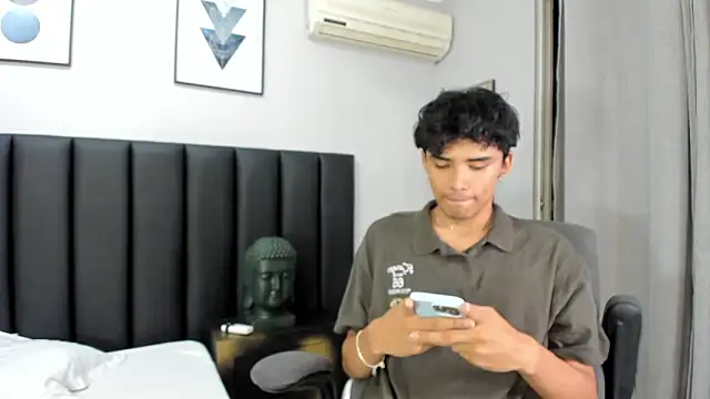 Snapshot of KLAUS_SUNRISE_XX chatting on January 2025 06:54:01 AM KLAUS SUNRISE XX online show from January 2025 06:54:01 AM