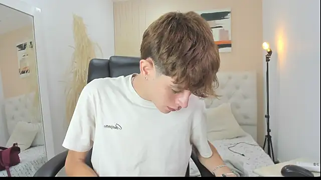 Snapshot of KLAUS_SUNRISE_XX chatting on January 2025 10:20:02 AM KLAUS SUNRISE XX online show from January 2025 10:20:02 AM